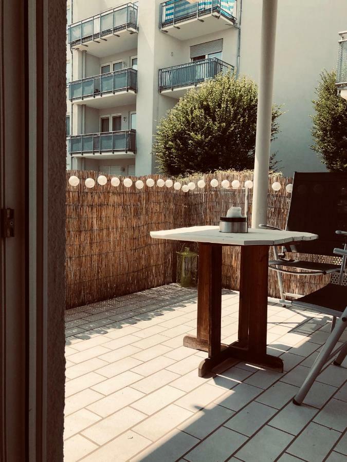 Parkplatz Und Balkon - Burberg'S Heimathafen In Wiesbaden Exterior foto
